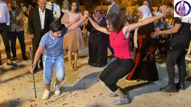 تألق البرنسيسة😱 باللون الزهري💖 جعل هذا الطفل🧑🏻🦲 يشاركني الدبكة📿| kid dabke смотреть онлайн