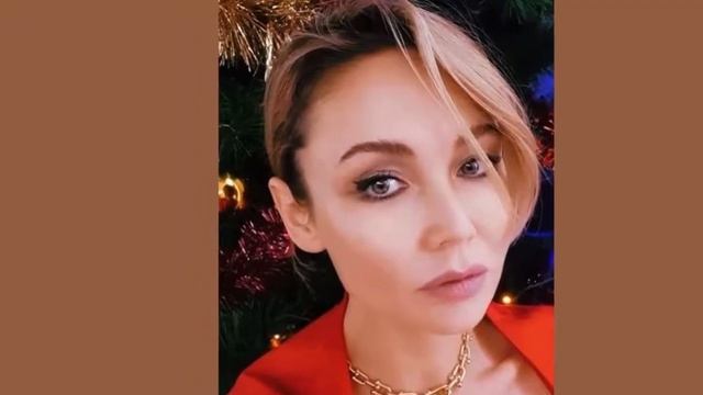 Проснулась и приехала: звезды, которые обожают платья-комбинации смотреть онлайн