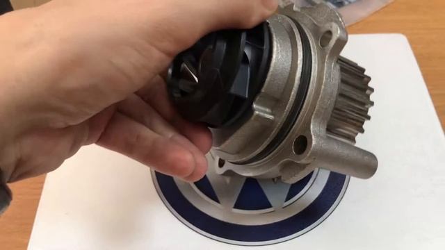 06B121011QX Помпа водяная VW, Skoda, Audi, Seat смотреть онлайн