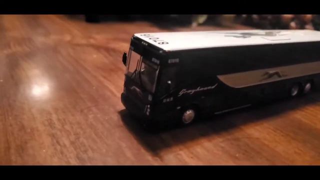My Iconic Replicas Greyhound bus collection in 1/87 scale. смотреть онлайн
