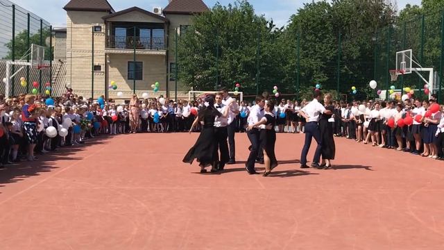 Самый красивый вальс на последний звонок смотреть онлайн