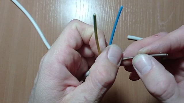 Как снять изоляцию с провода или шнура (ПВС). Не повредив жилы.