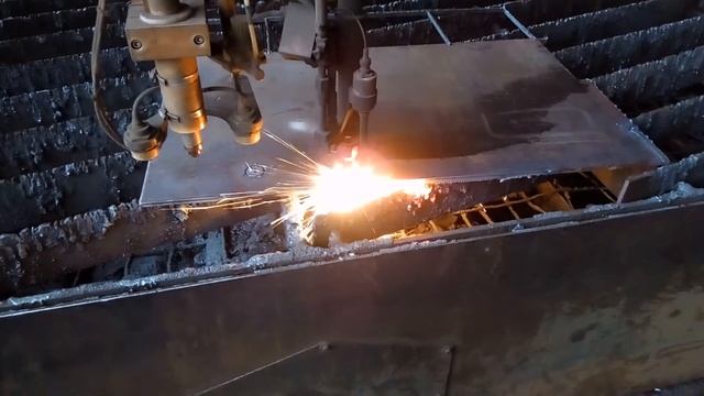 Gas-flame cutting of sheet material, steel St3, CNC смотреть онлайн