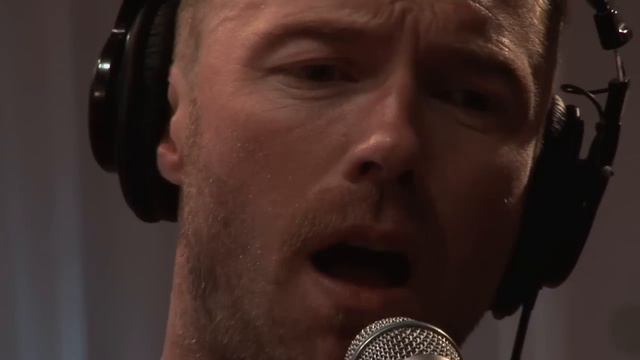 Ronan Keating - Fires (Live) смотреть онлайн