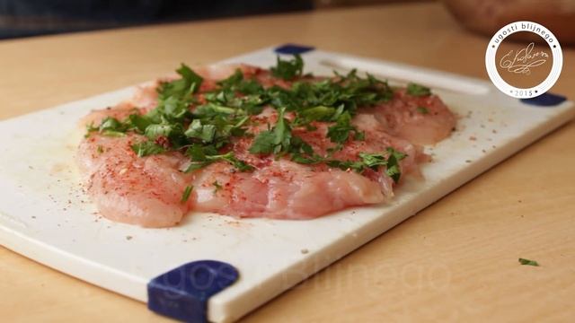 Куриный рулет пастрома - Евгения Ковалец - Угости Ближнего #150 смотреть онлайн