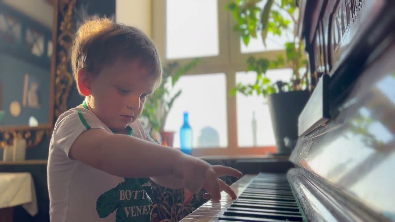 Gavrril Is Commenting His Playing - Гаврилушка комментирует свою игру