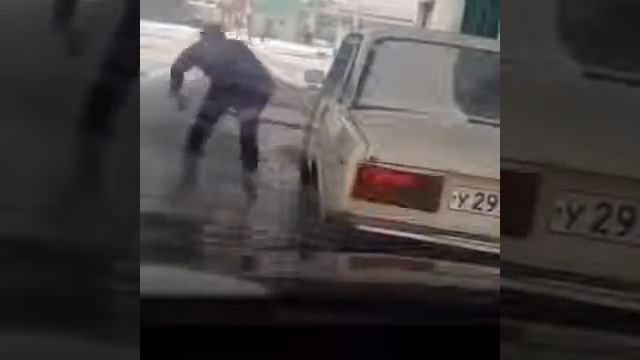 Что делать, если заклинило дверь в Жигулях смотреть онлайн