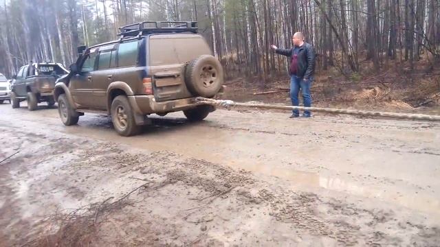 Nissan Patrol, Nissan Datsun, Toyota Land Cruiser СПАСАЮТ автобус 5 звезд смотреть онлайн