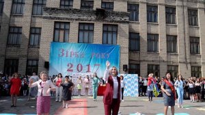 Танец учителей на последнем звонке