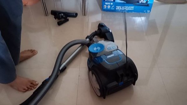 Philips Bagless Vacuum Cleaner