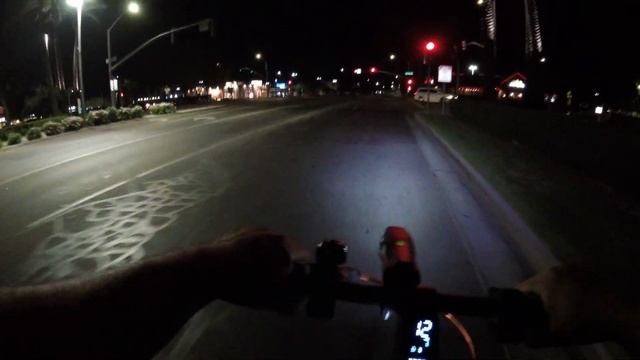 Trying Cygolite Ranger 1400 headlight on Segway Ninebot F30 electric scooter смотреть онлайн