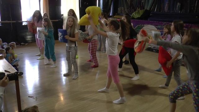 С добрым утром", современный танец (дети 7-12 лет). Детская студия танца "Форс". Рук. Биза Светлана смотреть онлайн