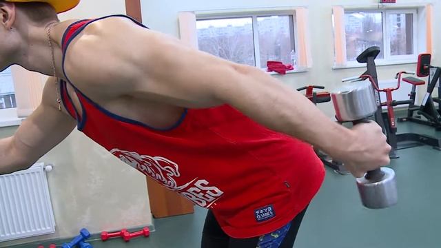 Разгибание руки с гантелью в наклоне смотреть онлайн