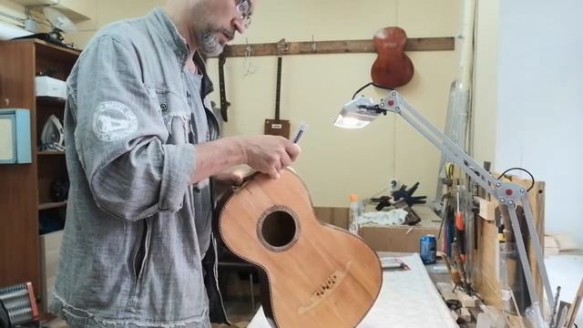 Ремонт шиховской семиструнки. Шлифовка, покраска. смотреть онлайн