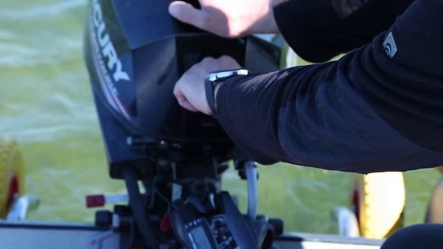 КАК правильно ЗАВОДИТЬ лодочный МОТОР. Советы новичкам-ВОДОМОТОРНИКАМ. Мотор MERCURY. смотреть онлайн