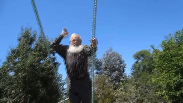 Забайкальский казак на качелях (дед 86 лет) смотреть онлайн