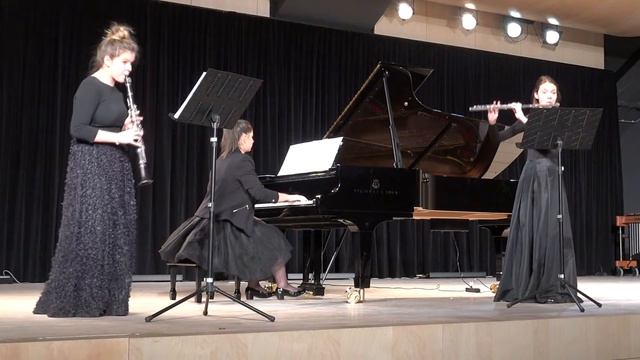 18. Katrīna KUBECKA, II k., Madara Eleonora MEŽALE, I k., Sabīne BOGDANOVA, III k., ped. I. смотреть онлайн