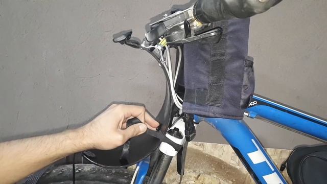 Как закрепить герму на велосипеде|Крепление для сумок на руль велосипеда|DIY смотреть онлайн