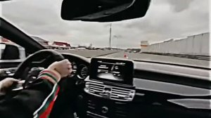 Покупаешь  mercedes банан, тебе спрашивает какая у тебя,  машина ты говоришь у меня Мерседес!! бана