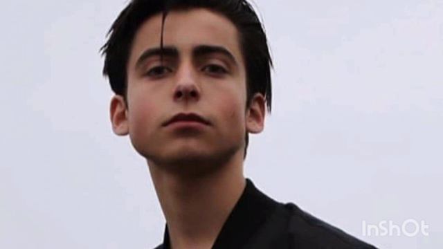 Aidan Gallagher - 4th Of July (Pronunciación) смотреть онлайн