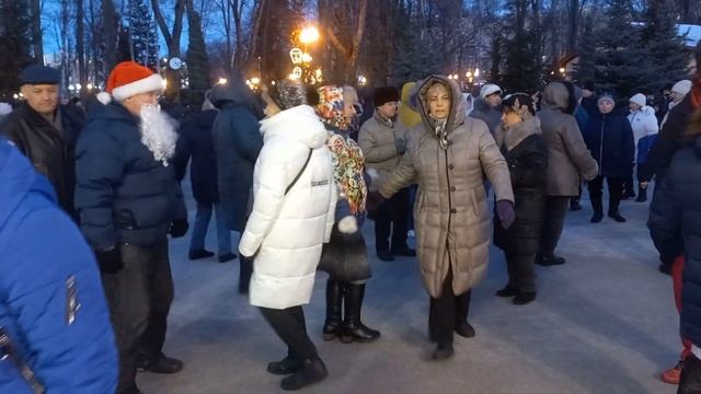 Харьков,7 января, танцы в парке;"Почему мы не вдвоём?" смотреть онлайн