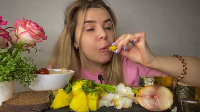 МУКБАНГ скумбрия с картошкой ? ? смотреть онлайн