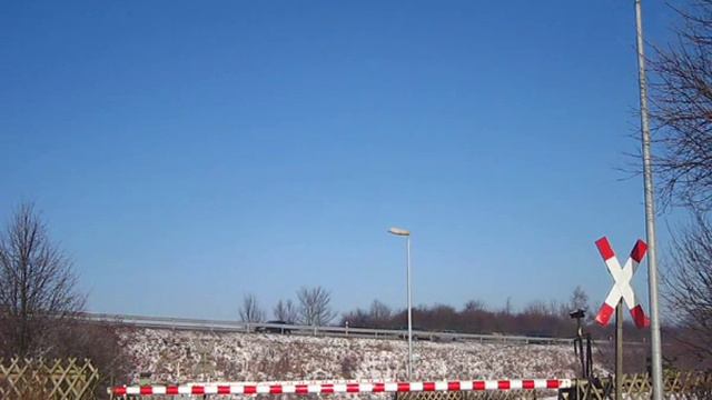 Bahnübergang "An der Bahn", Rheindahlen ++ mit Läutewerk ++ Rurtalbahn auf dem Eisernen Rhein смотреть онлайн