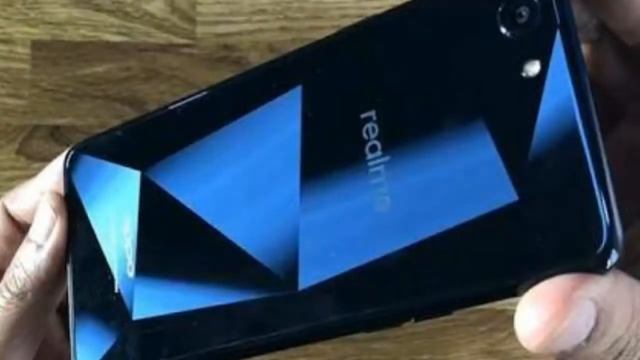 RealMe 1 vs Realme 2 ( Amazing) смотреть онлайн