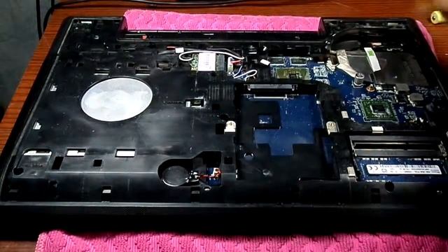 lenovo G505, замена термопасты и чистка от пыли кулера и радиатора охладжения. смотреть онлайн