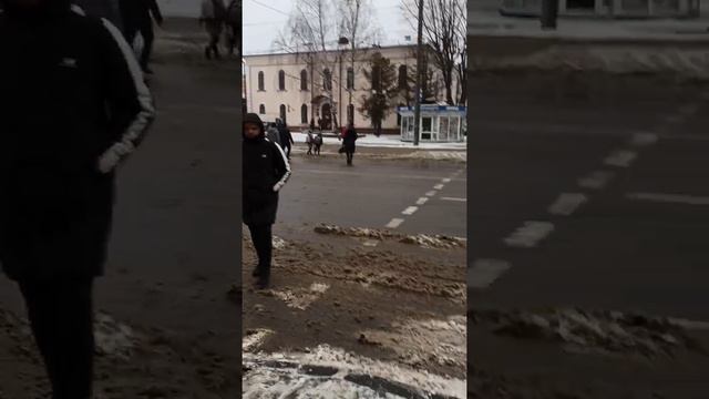 Сколько работы ещё!Может в деревне жить и лучше, но я люблю городскую суету. смотреть онлайн