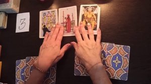 " Любит ли меня загаданный человек? Таро расклад на любовь и отношения.