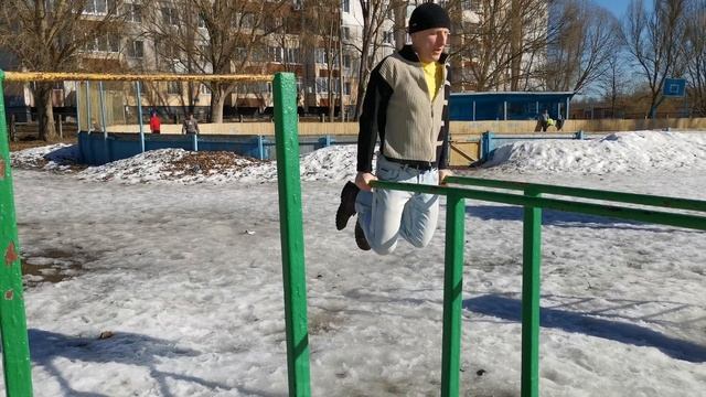 Лёгкая тренировка - турники и брусья смотреть онлайн