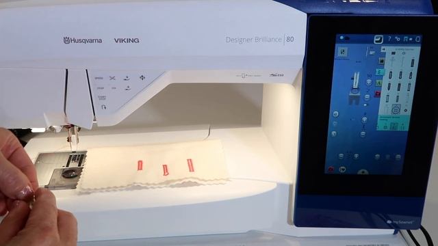 Husqvarna Viking Brilliance 80 28 Sewing on Buttons смотреть онлайн