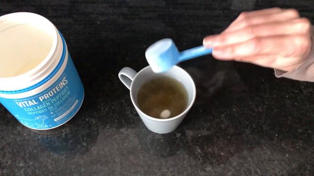 Will it dissolve in juice? Vital Proteins Collagen Peptide Powder REVIEW & DISSOLVE TEST смотреть онлайн