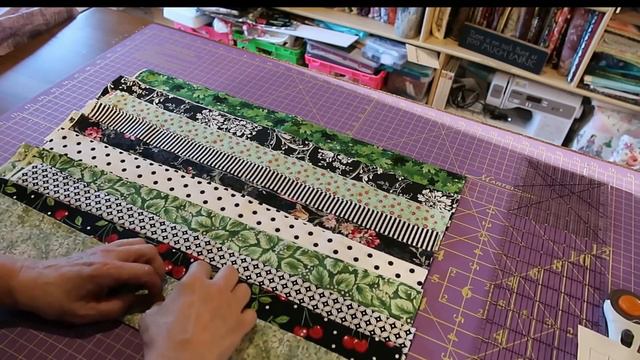 EASY QUILT TUTORIAL! Trip Around The World Quilt using 2 1/2" strips смотреть онлайн