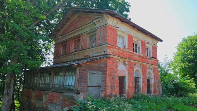 Руины усадьбы Заполье и семейная усыпальница в Лужском районе Ленобласти смотреть онлайн