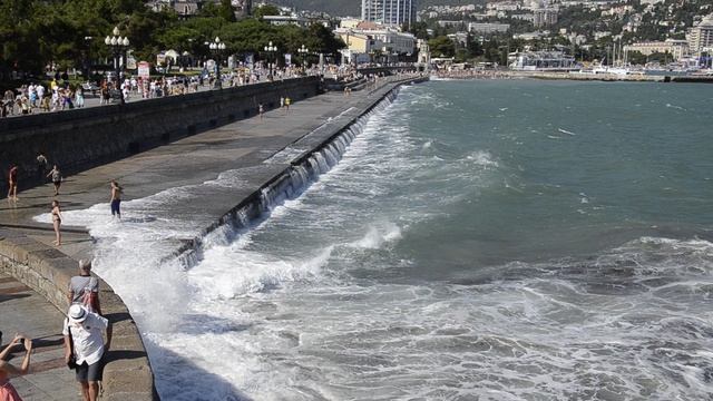 Шторм в Ялте (6) смотреть онлайн