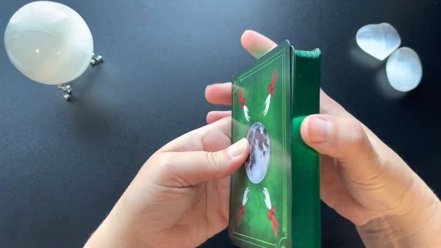 Season of the Witch Yule Oracle | Oracle Deck Full Flip Through смотреть онлайн