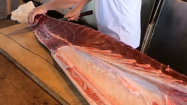 600 lb GIANT BLUEFIN TUNA FISH CUTTING Sashimi and Sushi - Taiwanese Food смотреть онлайн