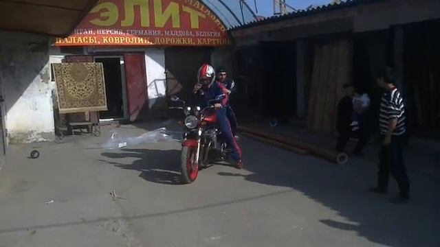 С Мотоциклом на работе смотреть онлайн