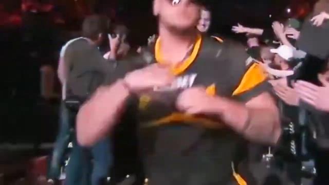 Эпичный выход Зевса #zeus #navi #navicsgo #Flamie смотреть онлайн