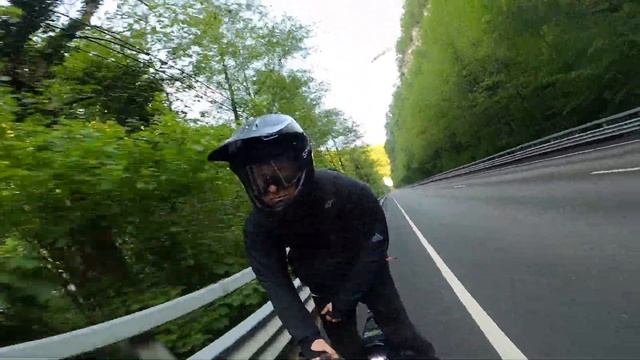 НАВАЛ ПО ШОССЕ НА VETERAN SHERMAN / HIGHWAY VETERAN SHERMAN смотреть онлайн