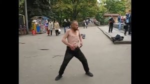 Бомжи танцуют