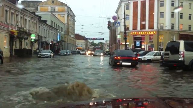 Потоп на ул. Алексеевская, (Случайно снятое / ННов) смотреть онлайн