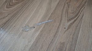 Как ЛЕГКО и БЫСТРО удалить следы от скотча, пятна от скотча на ламинате, мебели и пластике!