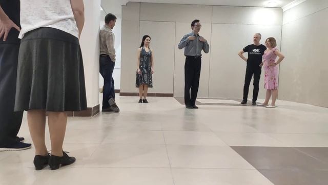 База: Объятие. Ошибка - напряженные руки смотреть онлайн
