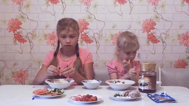 ICE CREAM CHALLENGE\Мороженое челлендж с MASHA KIT KAT и MISS ANNA смотреть онлайн