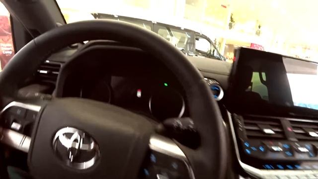 Автосалон Toyota. Новые Camry и Rav 4. Камри 3.5 - лучше не бывает. смотреть онлайн