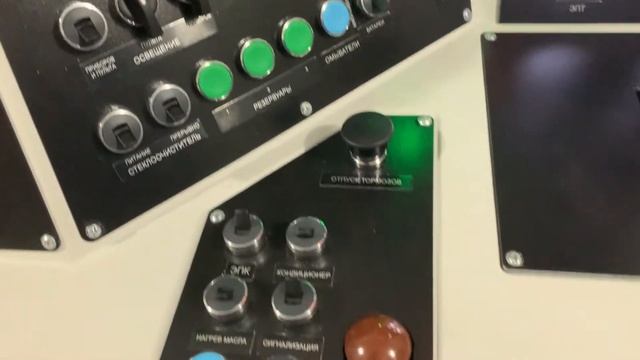 Кабина машиниста локомотива. Подготовка электровоза смотреть онлайн