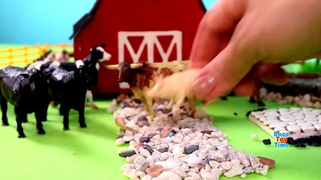 Farm Diorama with Barnyard Animal Mini Figurines - Learn Animal Names смотреть онлайн
